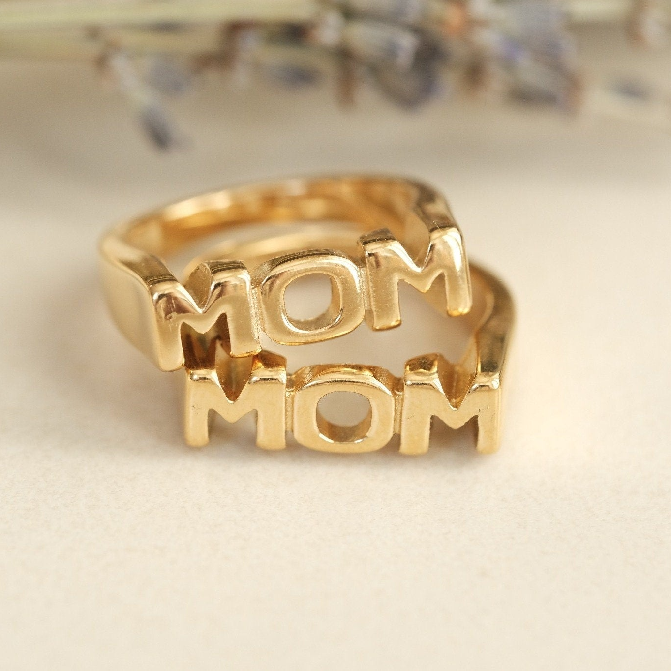 a mother's ring with the word mom on it