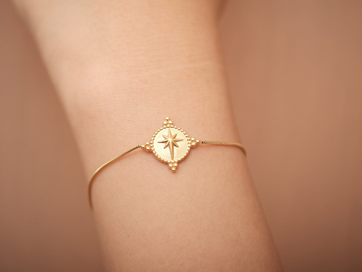 Gold Compass Bracelet, Compass Jewerly, Gold Bracelet, Gold North Star Bracelet, Herringbone Chain, Minimalist, Stacking Braclet, Waterproof