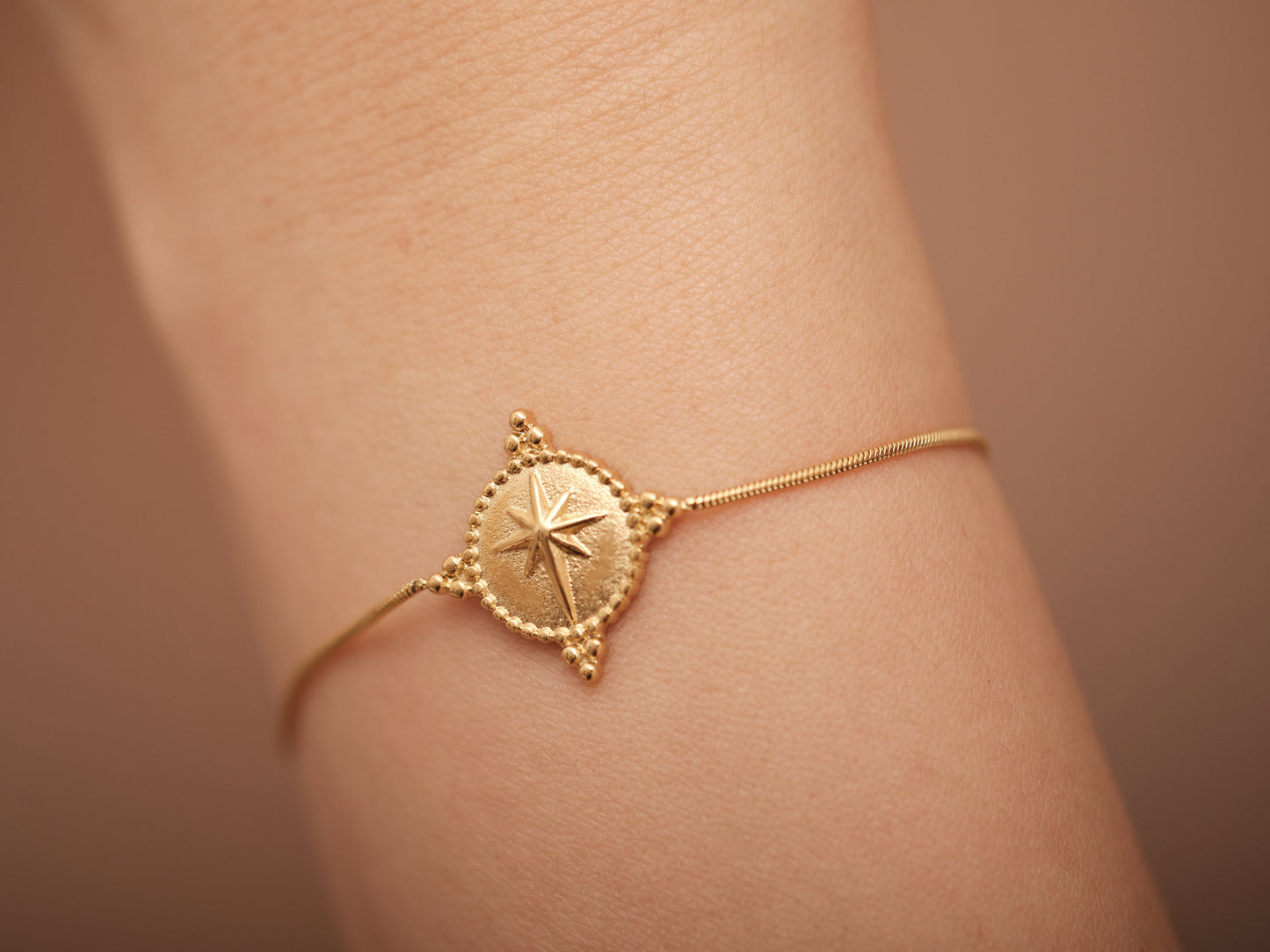 Gold Compass Bracelet, Compass Jewerly, Gold Bracelet, Gold North Star Bracelet, Herringbone Chain, Minimalist, Stacking Braclet, Waterproof