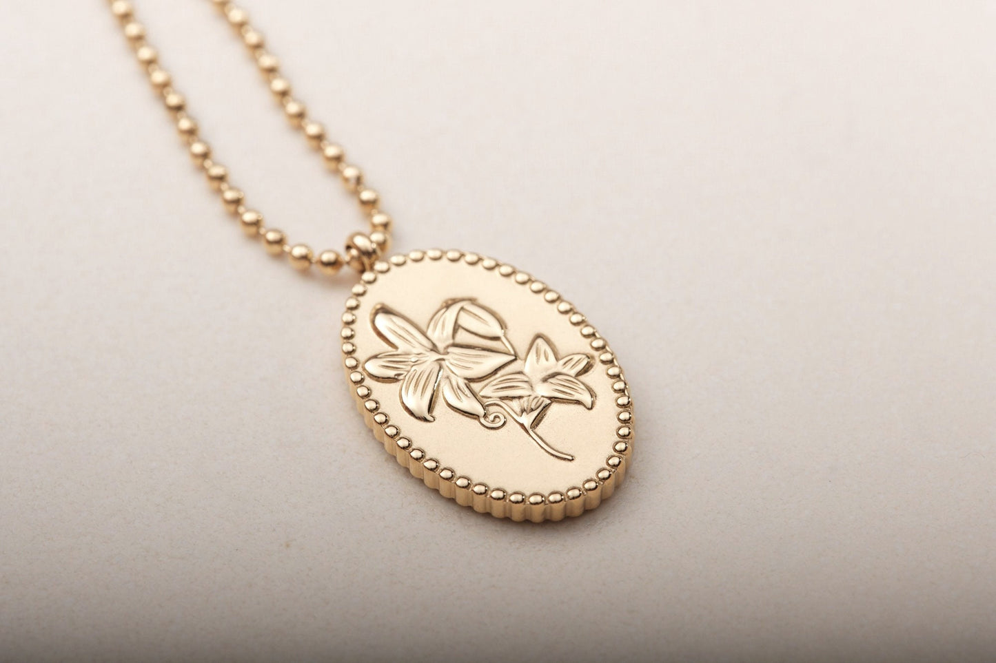 18K Gold Lily Flower Pendant Necklace - Stainless Steel - Dainty Birth Flower Pendant Chain Necklace - Gold Necklace - Birthday Gift for her