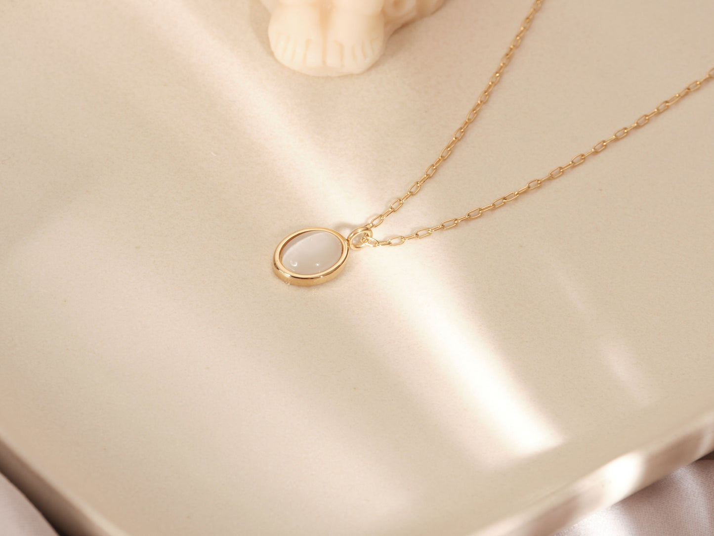 Oval Clear Quartz Gemstone Necklace, Natural White Quartz Necklace, Crystal Gem Necklace, Cateye Stone Necklace, Gold Necklace, Gem Necklace