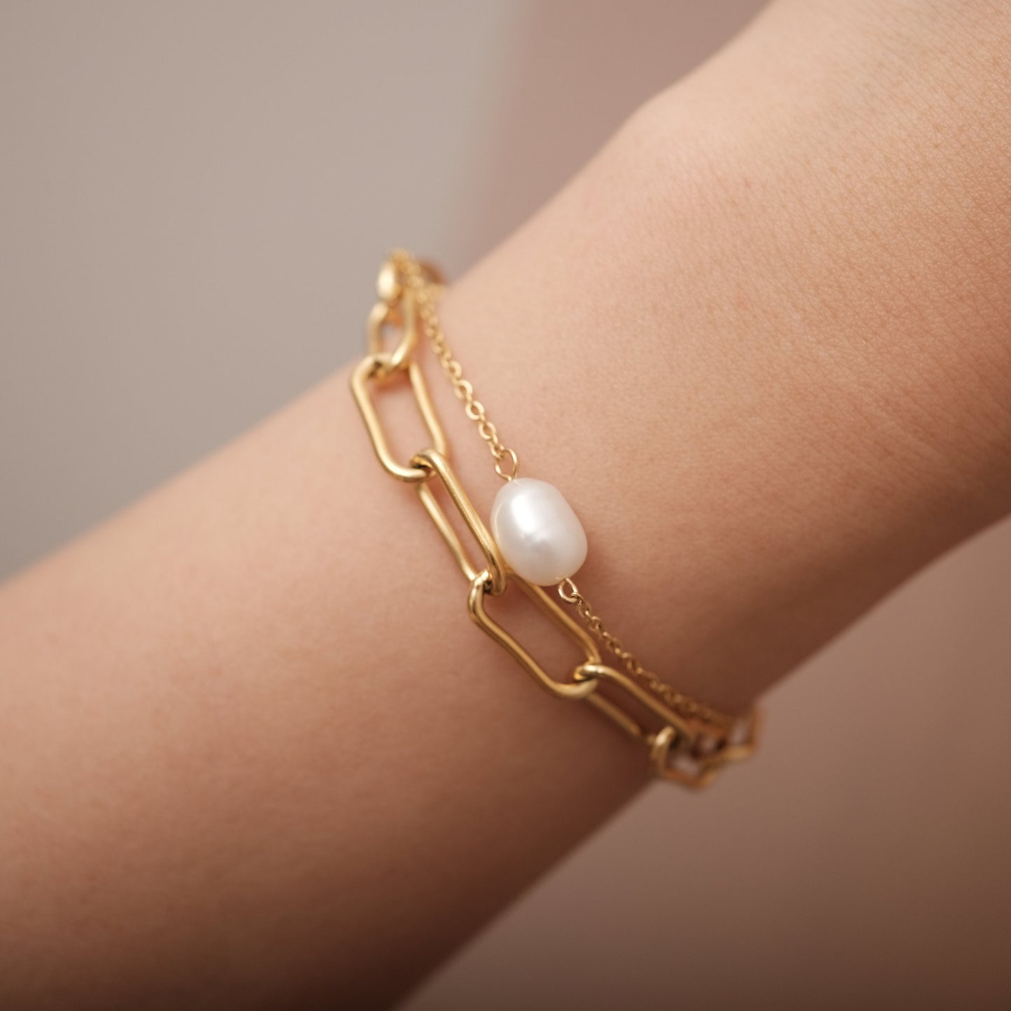 18k gold paperclip chain bracelet with freshwater pearl charm, Double Chain Bracelet, Freshwater pearl Bracelet, Layering Bracelet