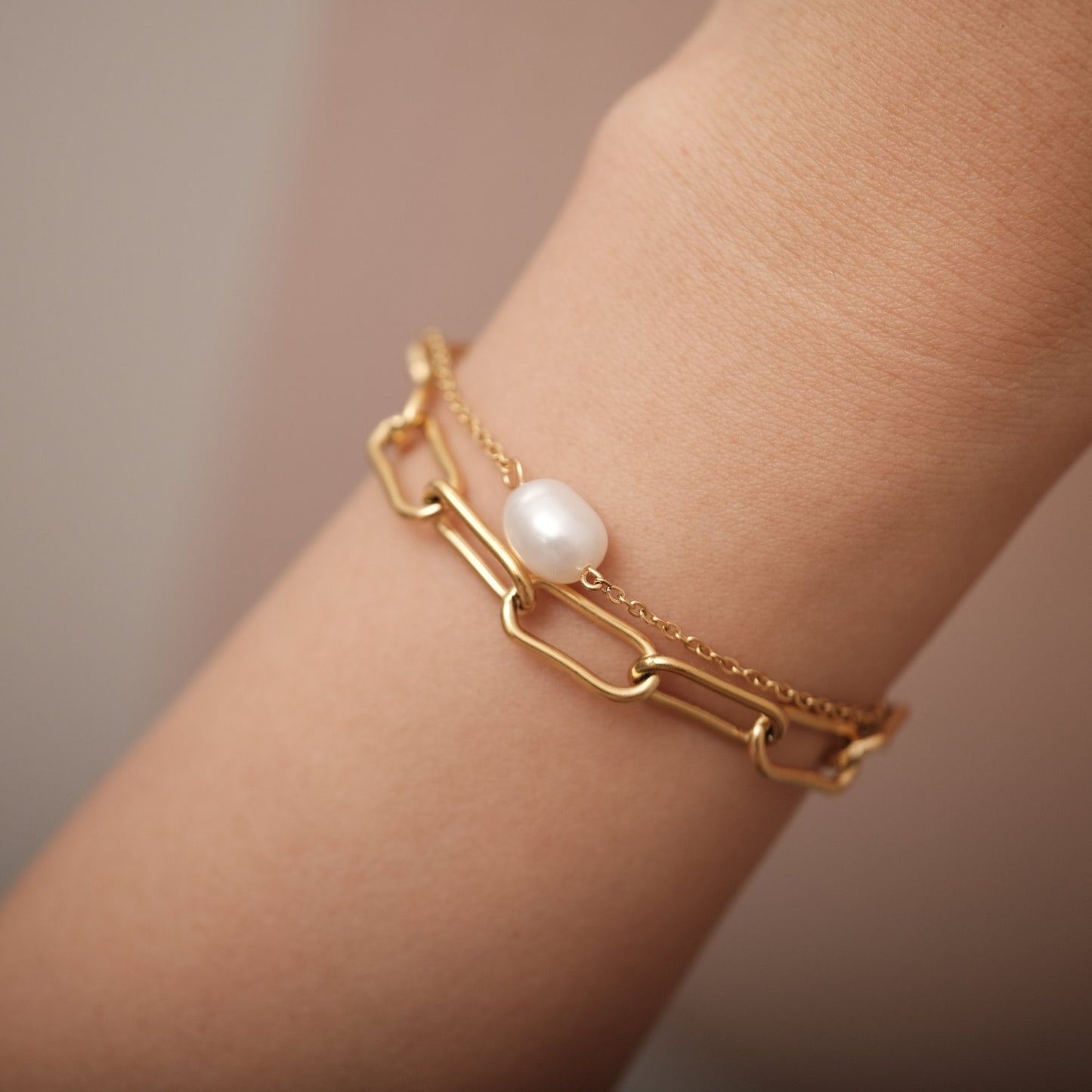 18k gold paperclip chain bracelet with freshwater pearl charm, Double Chain Bracelet, Freshwater pearl Bracelet, Layering Bracelet