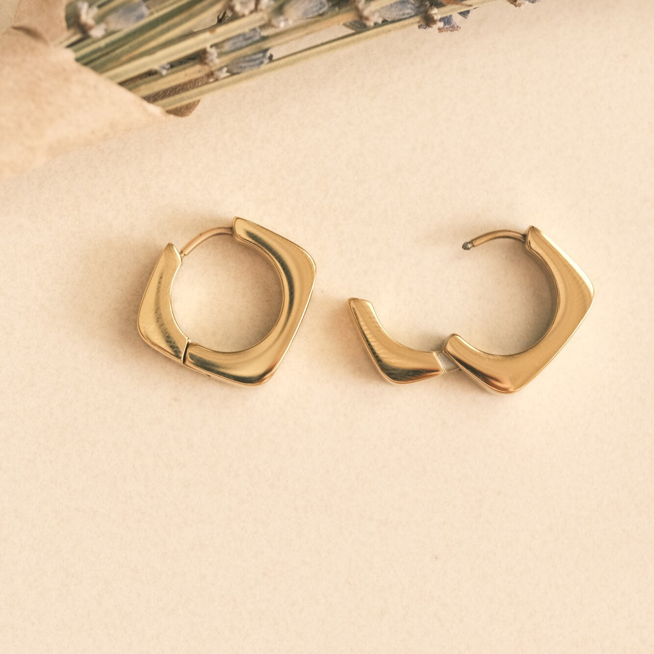 Gold Square Hoop Earring, Square Earring, Gold Earring, Chunky Earring, Gold Huggie Earring, Dainty Earring, Cute Earring, Waterproof Huggie